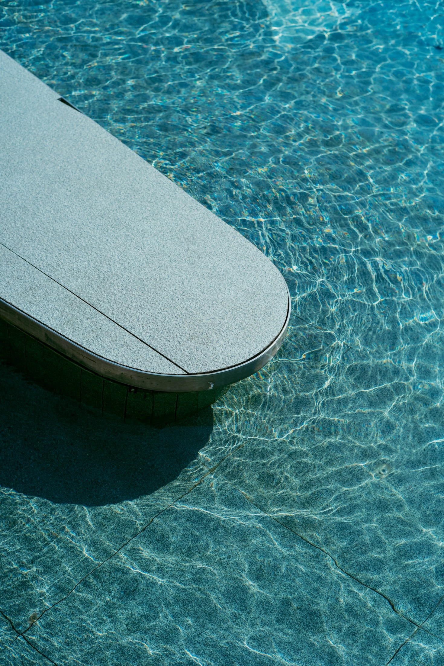 5 razones para elegir una piscina moderna